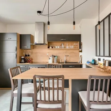 Appartamento With Balcony - Station Area